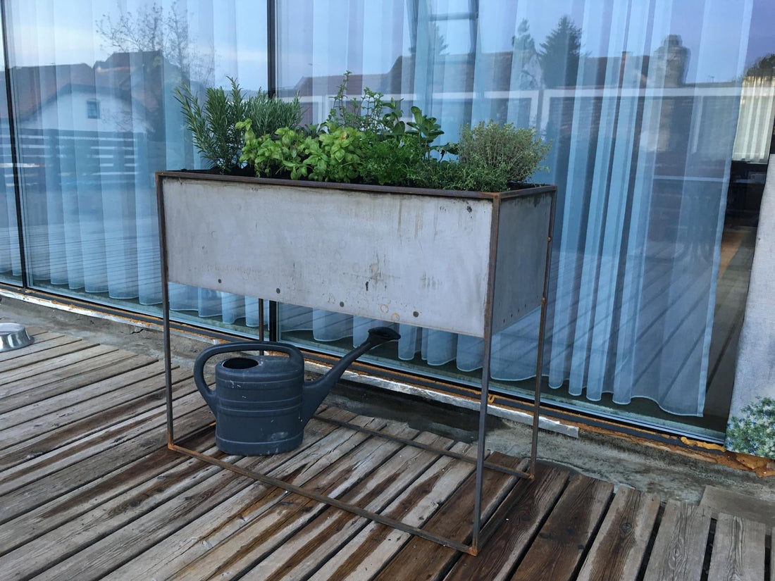 Maßgefertigte Hochbeete und Pflanztröge aus Metall von Metallwerk – langlebige, wetterfeste Lösungen für Garten und Terrasse