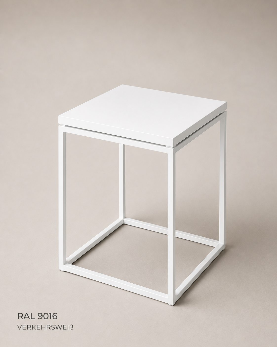 Handgefertigter Design Beistelltisch aus Metall – Weiße Dekorplatte